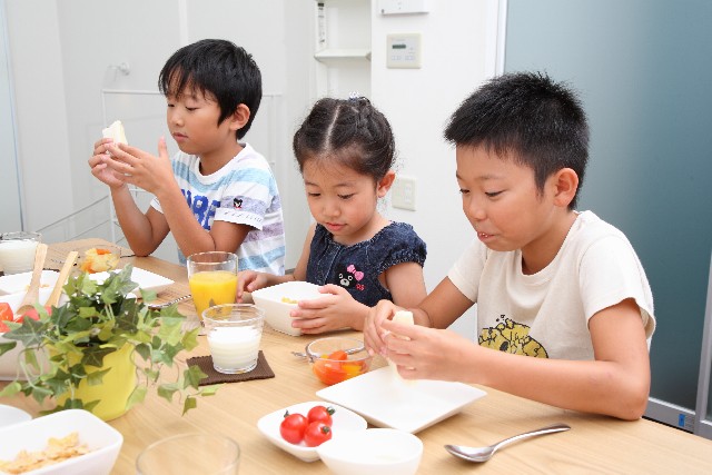スポーツする子供